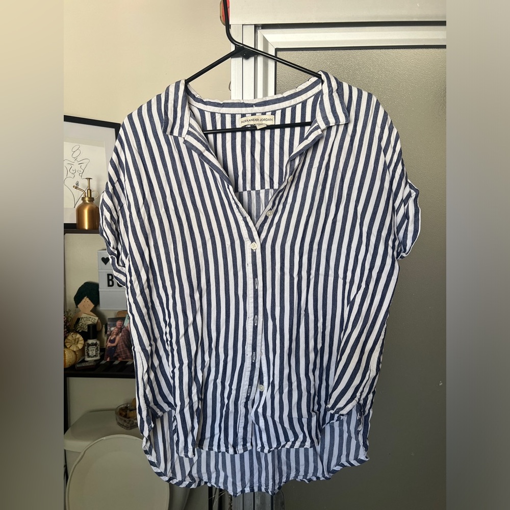 Beachy button down blouse 🌊🌞